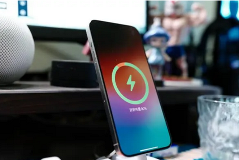 天河苹果15换屏服务分享用什么充电器给iPhone15充电更好 
